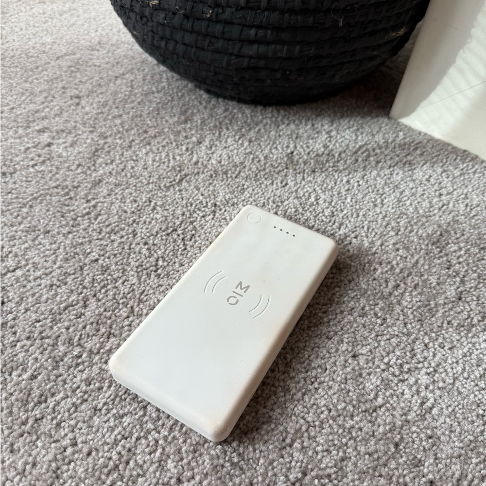 MOTILE 10,000 mAh Qi Certified Wireless Power Bank Charger Fast Charge